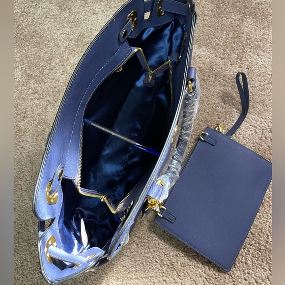 JOY MANGANO CHRISTIE COLLECTION LEATHER SATCHEL W ZIP COMPARTMENT AND WRISTLET. - Picture 4 of 10